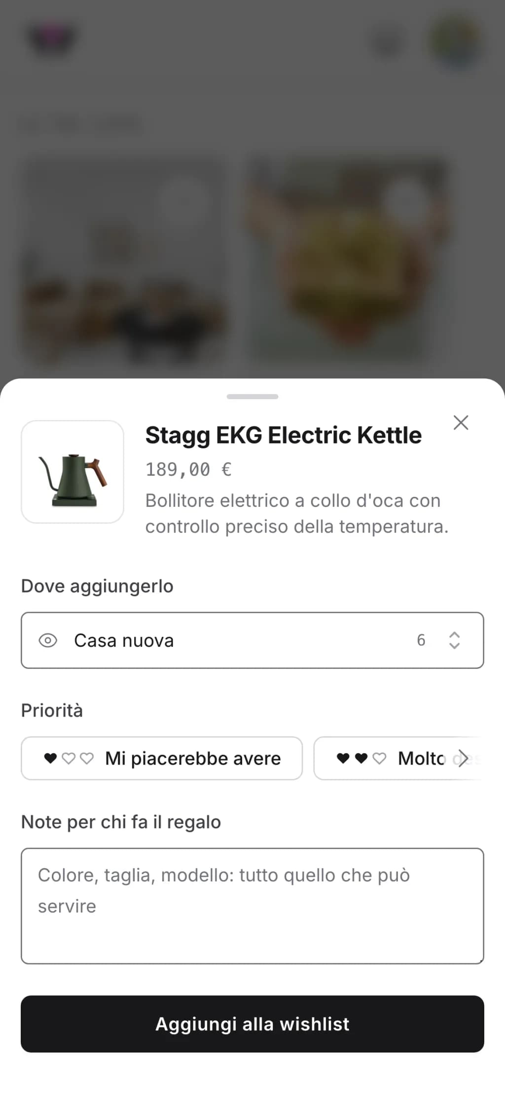 La schermata di aggiunta di Wishpicks su un telefono: un bollitore elettrico verde importato da un link incollato, con la wishlist «Casa nuova» scelta come destinazione