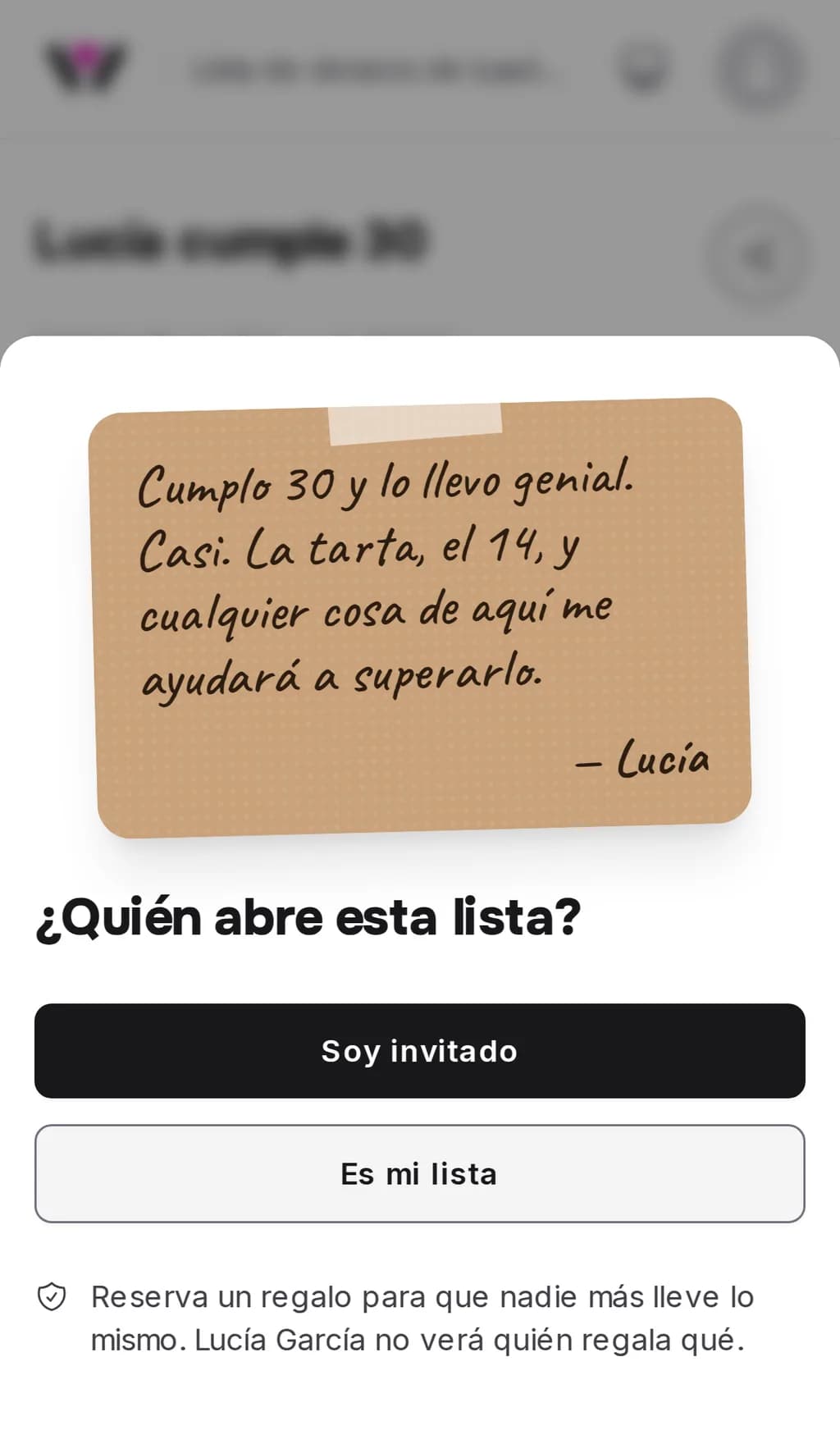 La entrada de una lista de deseos en el móvil con una tarjeta de bienvenida en letra manuscrita, firmada con un nombre