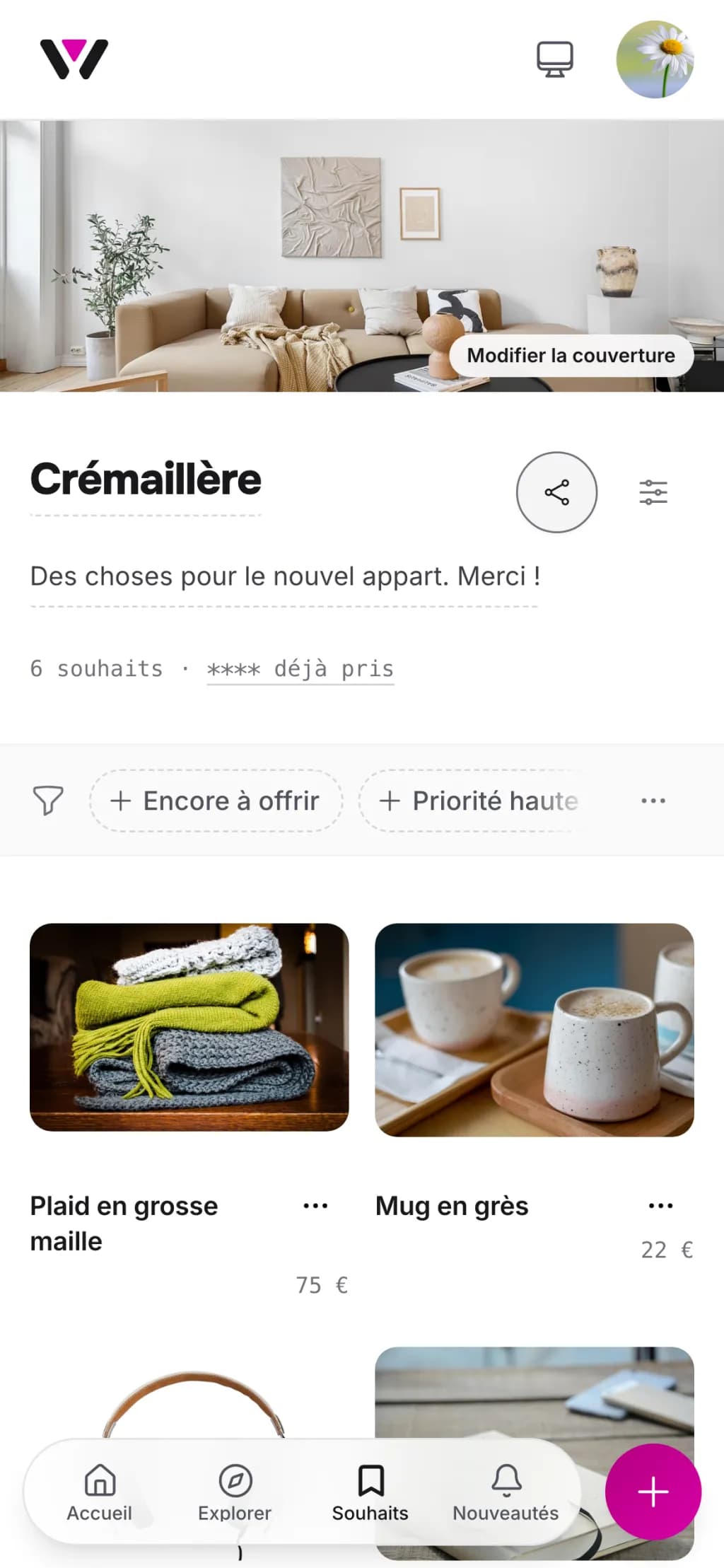 La liste d'envies « Crémaillère » sur un téléphone, avec une photo de salon en couverture au-dessus d'une grille de souhaits et de leurs prix